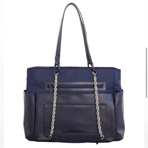 Beis “The Diaper Bag” in Navy - Picture 4 of 8